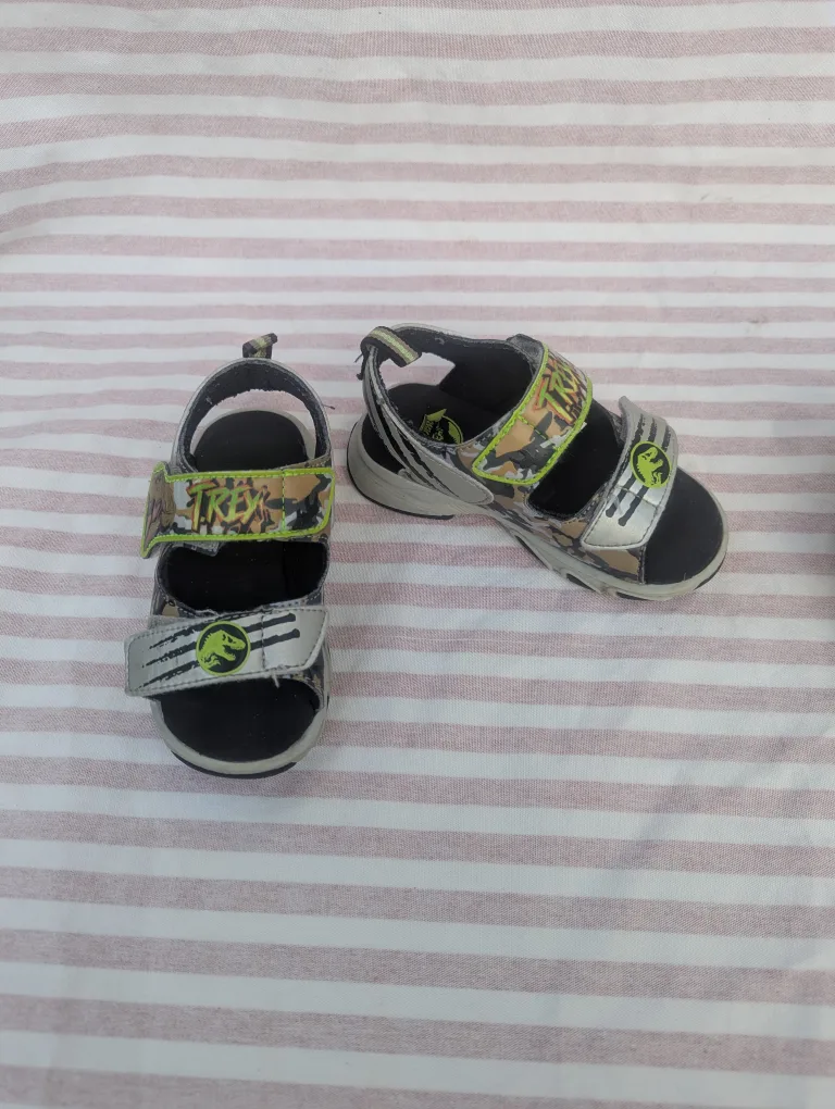 🦖 Size 7 Jurassic Park Sandals + 2 Bonus Pairs (Puma + Sport) thumbnail