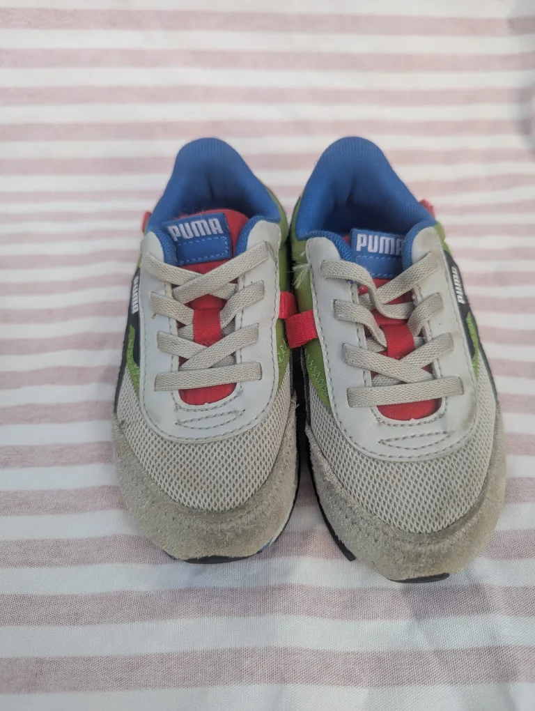 🦖 Size 7 Jurassic Park Sandals + 2 Bonus Pairs (Puma + Sport) image indicator(3)