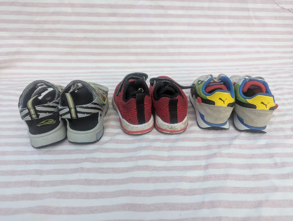 🦖 Size 7 Jurassic Park Sandals + 2 Bonus Pairs (Puma + Sport) image indicator(4)