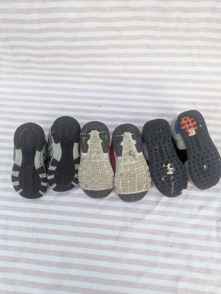 🦖 Size 7 Jurassic Park Sandals + 2 Bonus Pairs (Puma + Sport) image indicator(5)