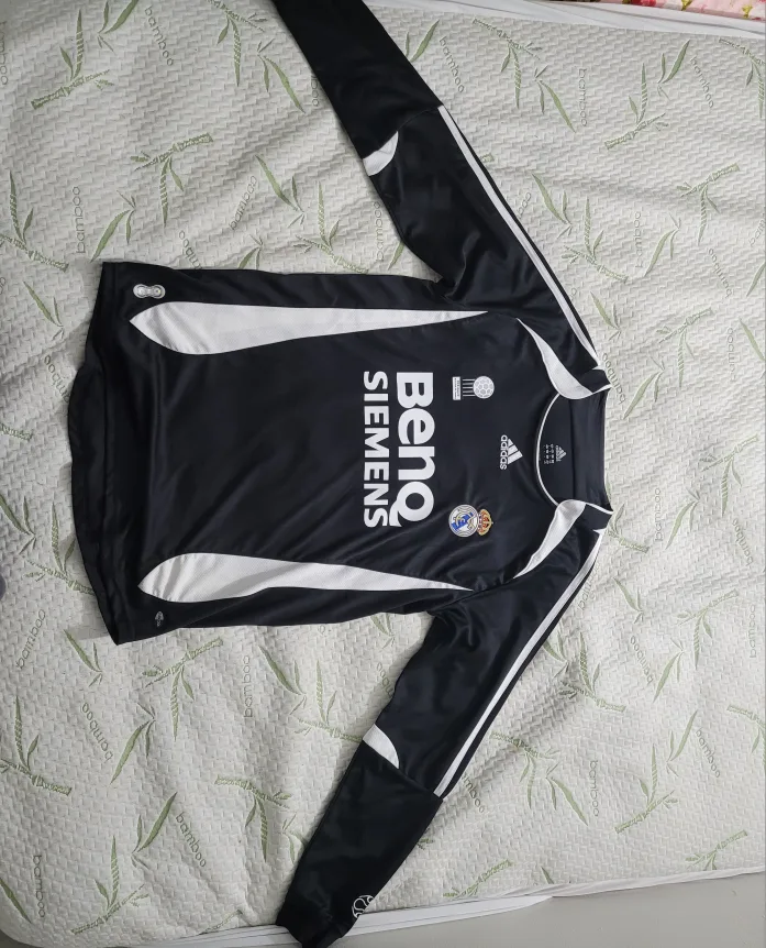 Adidas Real Madrid Ronaldo #9 Jersey - Size L thumbnail