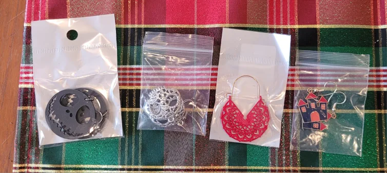 10+ Lot of Assorted Items image indicator(2)