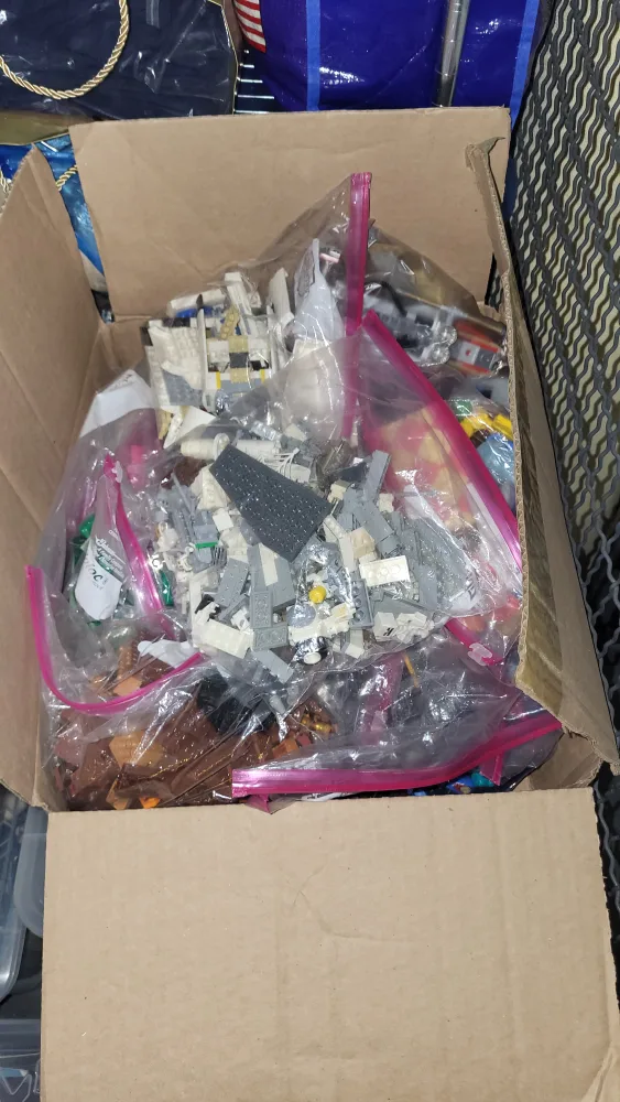 Lego Bricks - more than 1,000pcs, 15lbs of Lego pcs thumbnail