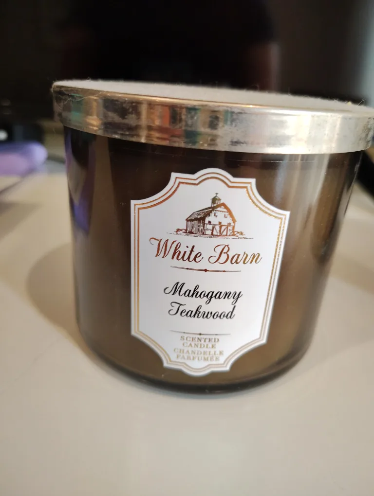 White Barn Mahogany Teakwood Candle thumbnail