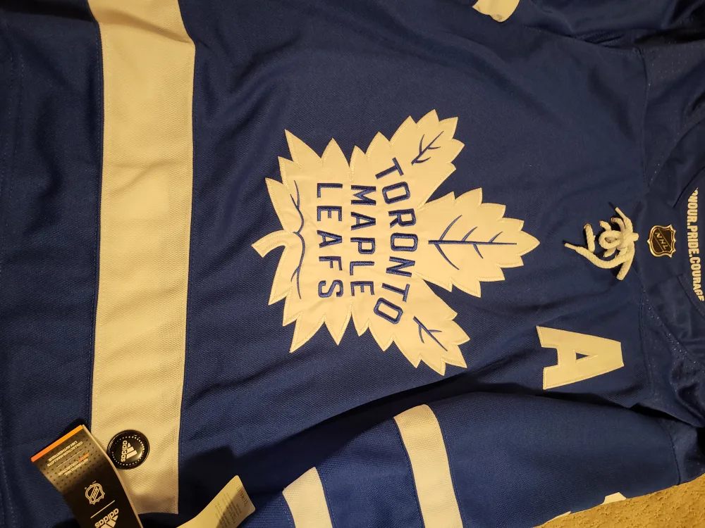Adidas Toronto Maple Leafs Matthews Jersey, Size 46 thumbnail