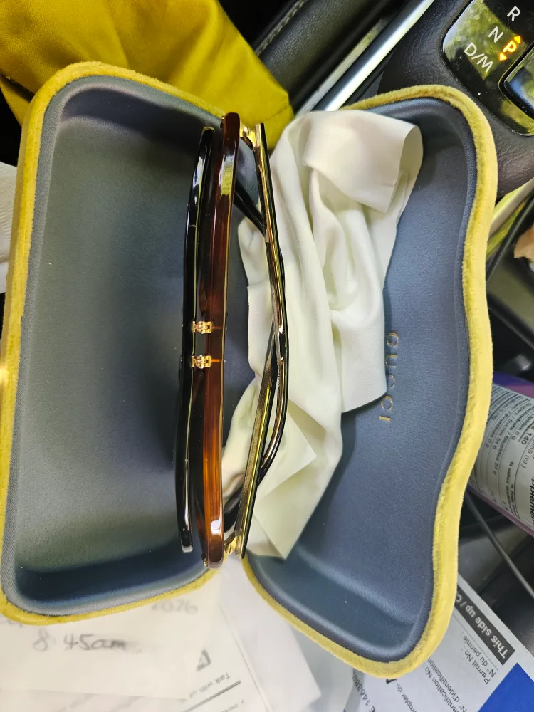 Gucci Flip-up Sunglasses with Case need to be gone asap image indicator(3)