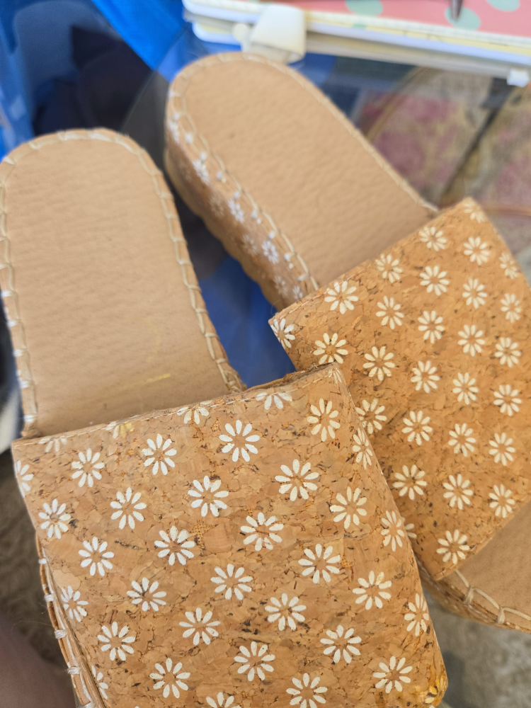 Cute Women's Cork Sandals size 9 - photo 3