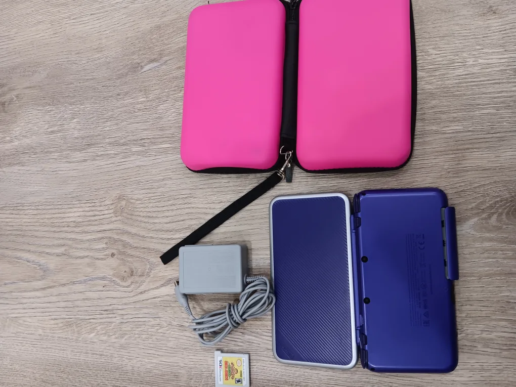 Nintendo 3DS Purple with Donkey Kong Game image indicator(2)