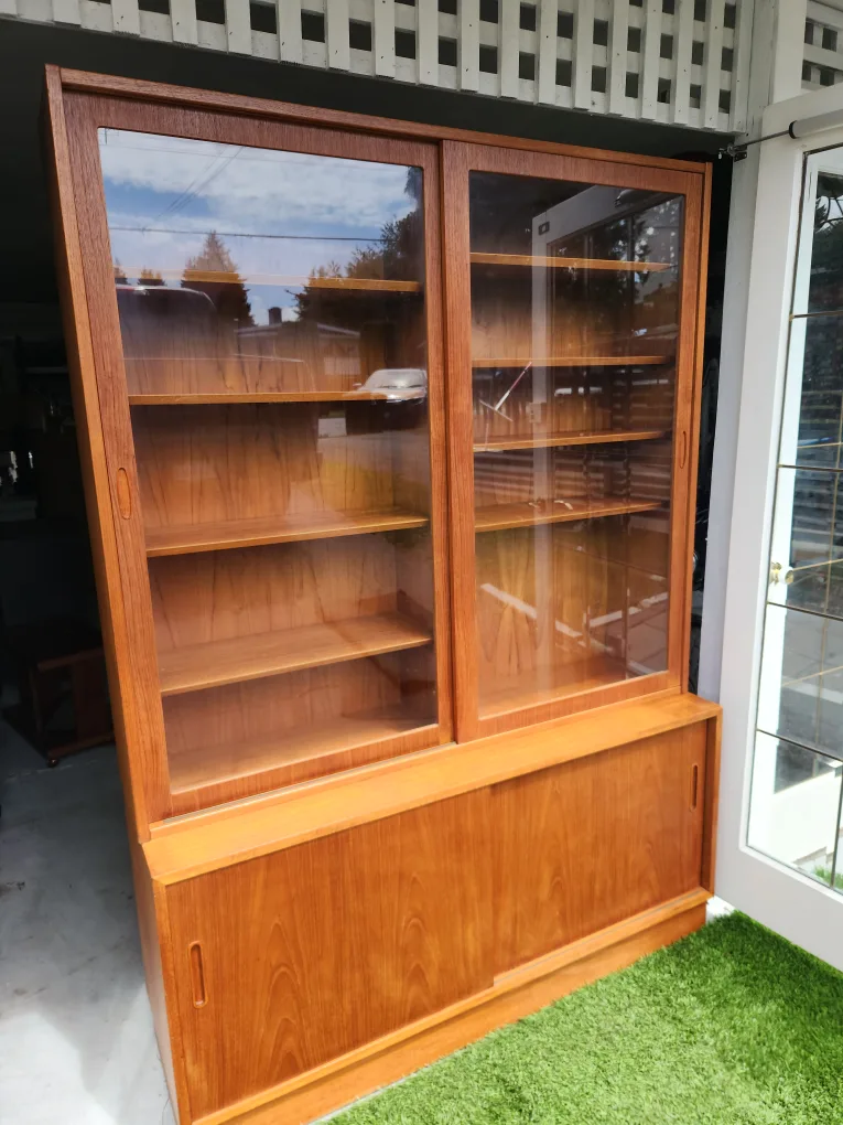 Wooden Display Cabinet with Sliding Doors image indicator(4)