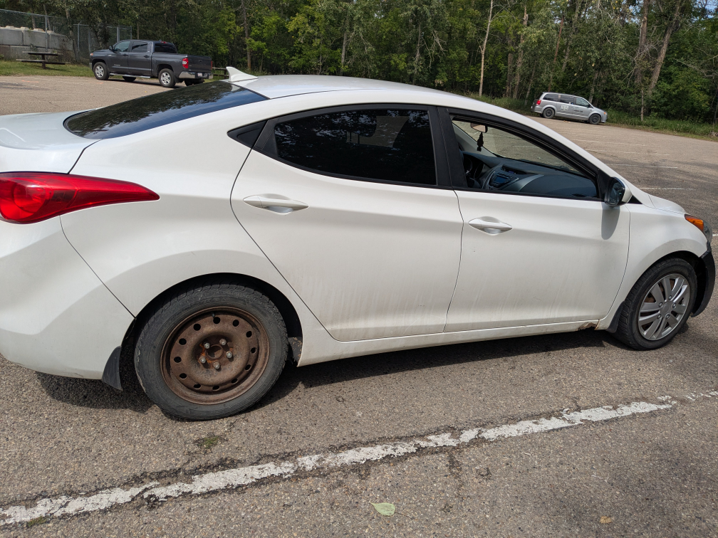 Hyundai Elantra - White Sedan - photo 2