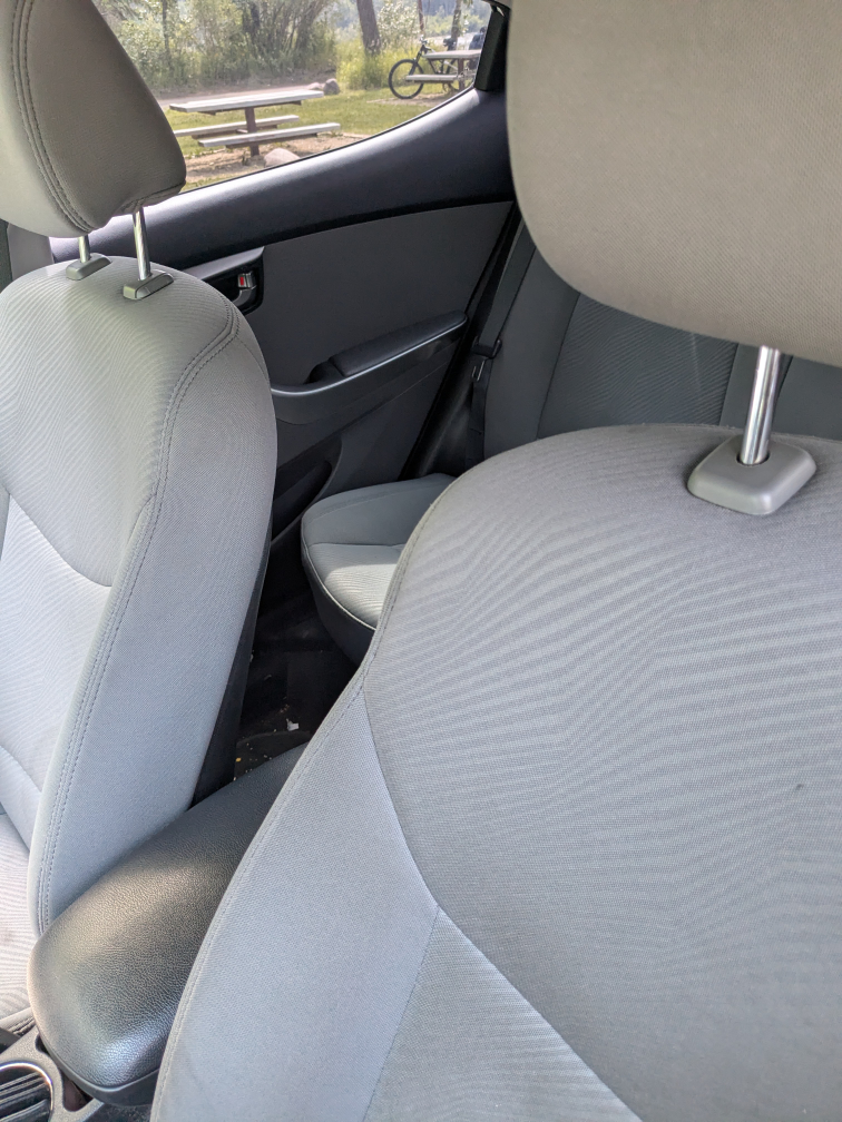 Hyundai Elantra - White Sedan - photo 5