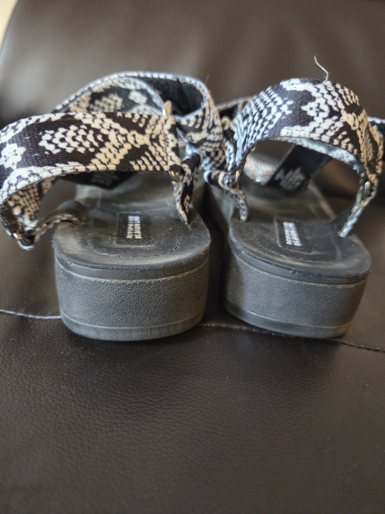 DESIGN LAB Sandals - Size 8 - photo 2