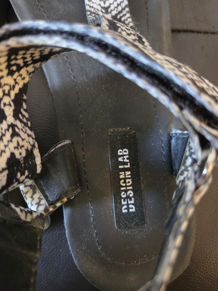 DESIGN LAB Sandals - Size 8 - photo 4