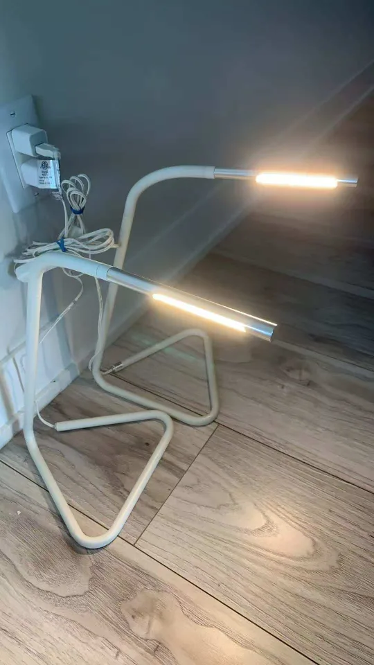 🇨🇦White LED Desk Lamp thumbnail