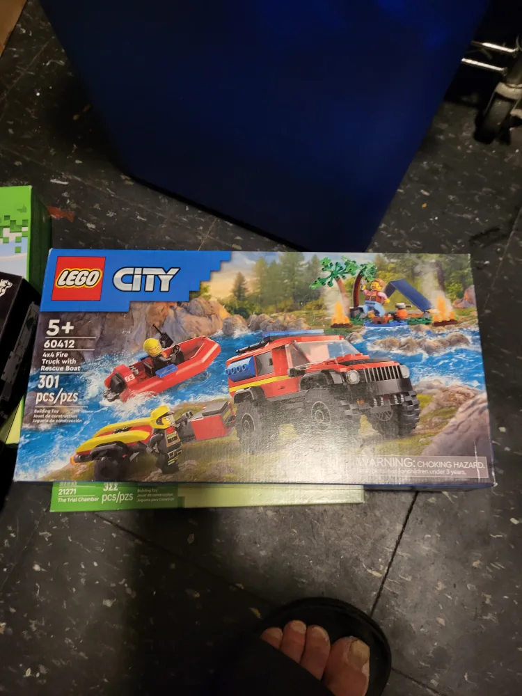 LEGO City 60412 4x4 Fire Truck with Rescue Boat thumbnail