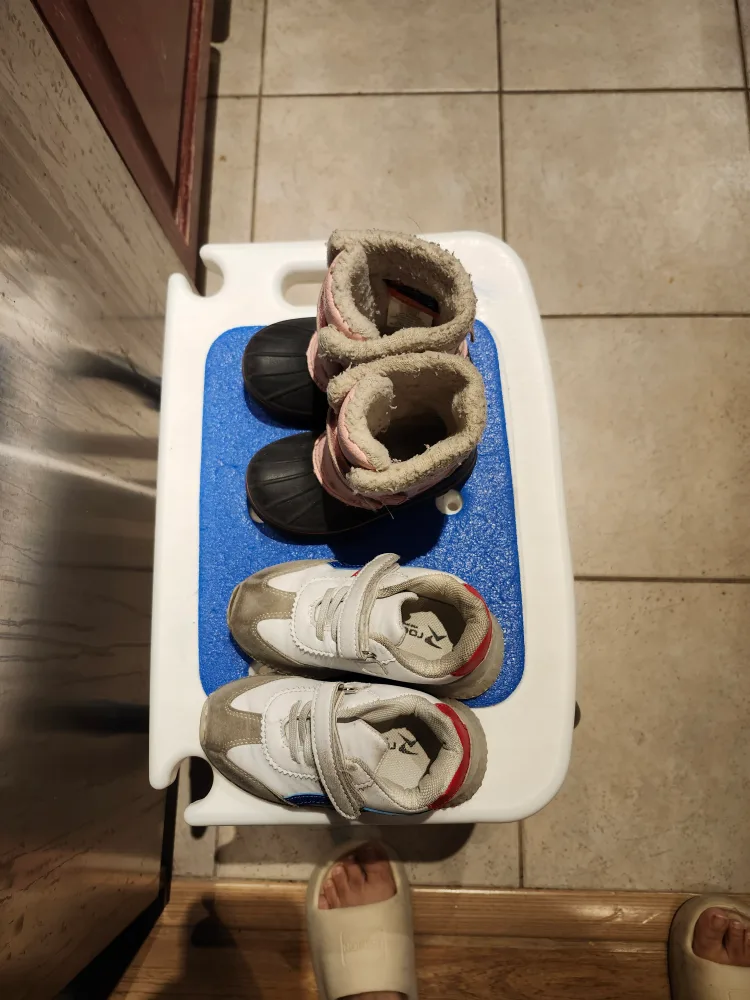 Kids' Winter Boots & Runners thumbnail