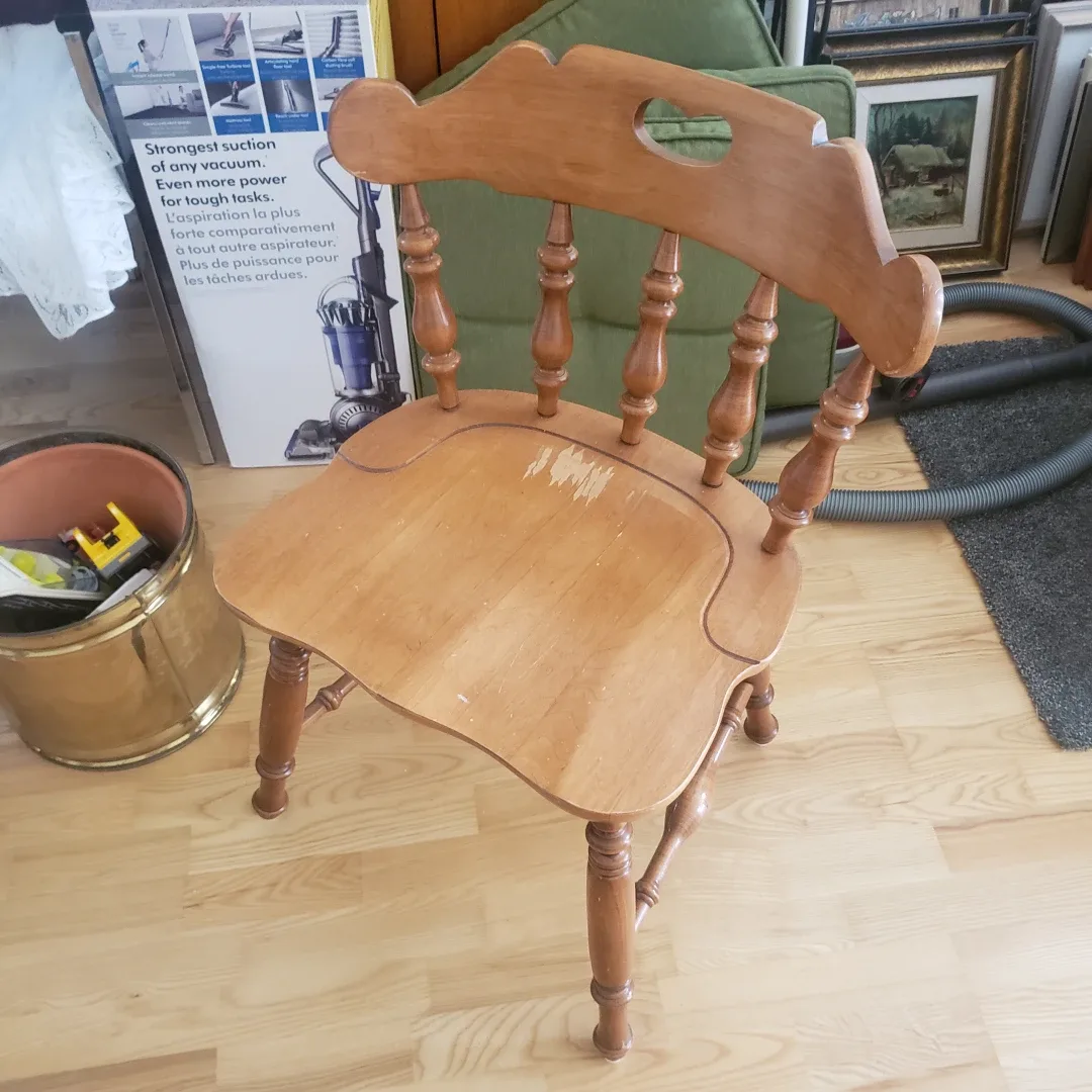 Roxton Mate Wooden Spindle-Back Chair thumbnail