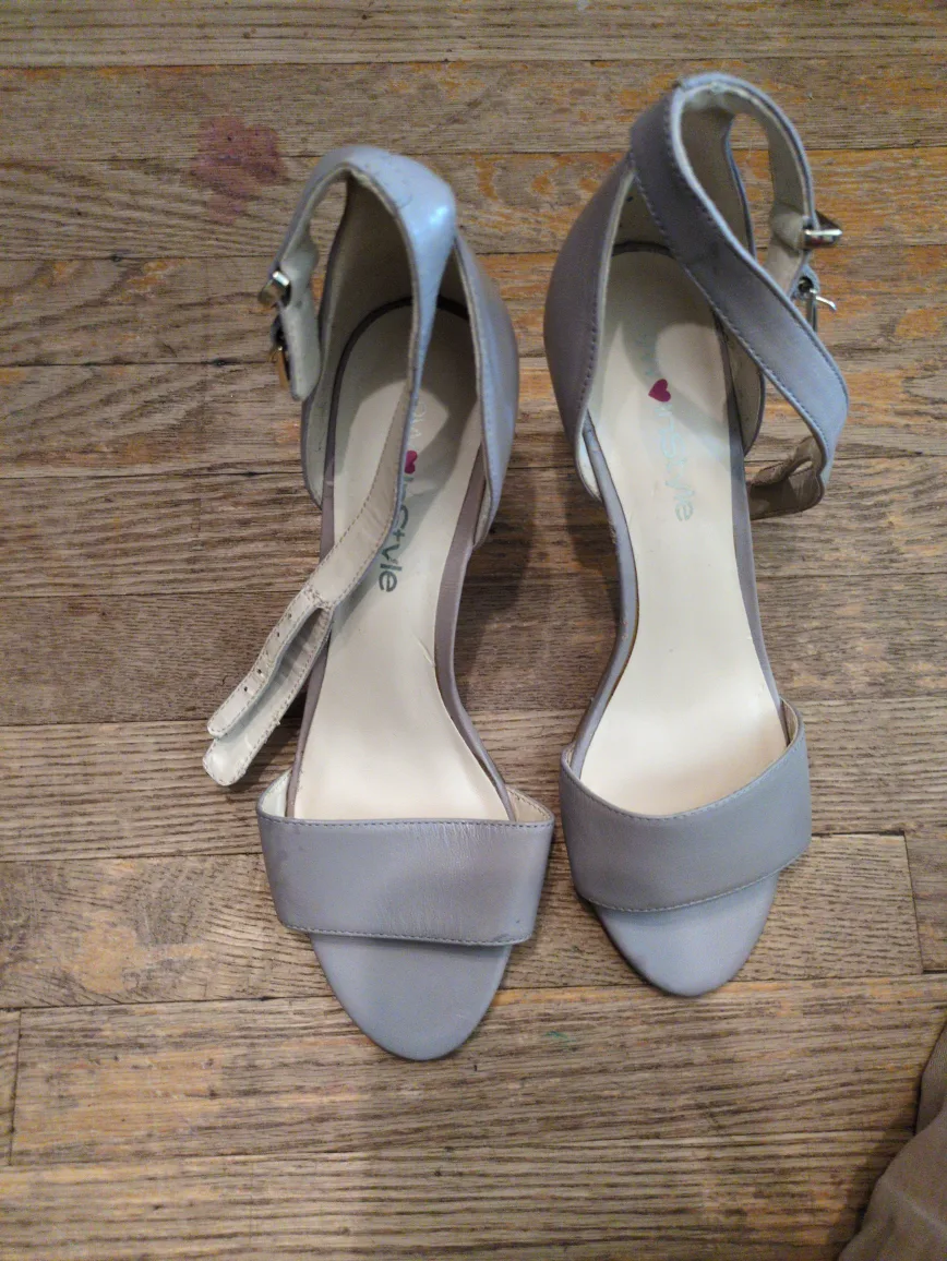 Nine West Grey Heels, Size 5.5M thumbnail