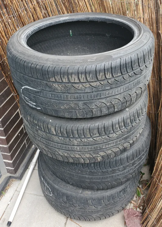 Set of 4 Pirelli Tires - 235/40 ZR 19 95W thumbnail