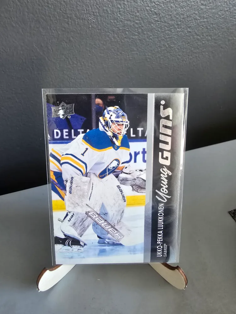 21-22 Upper Deck Ukko-Pekka Luukkonen Young Guns Rookie Card thumbnail