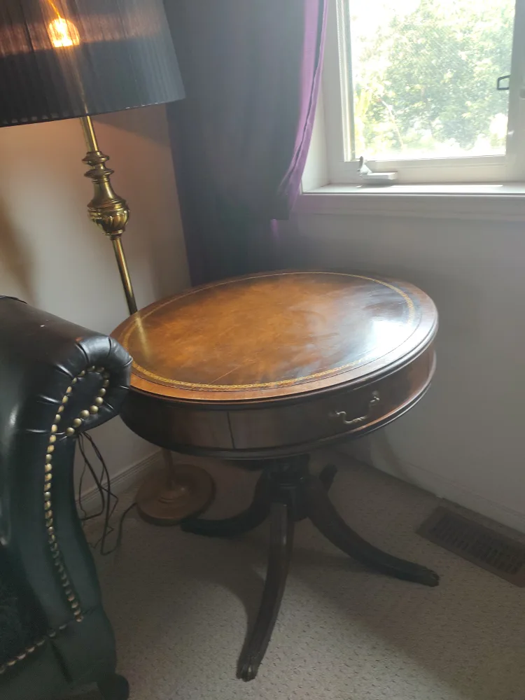 Deilcraft Fine Furniture Round Table image indicator(6)