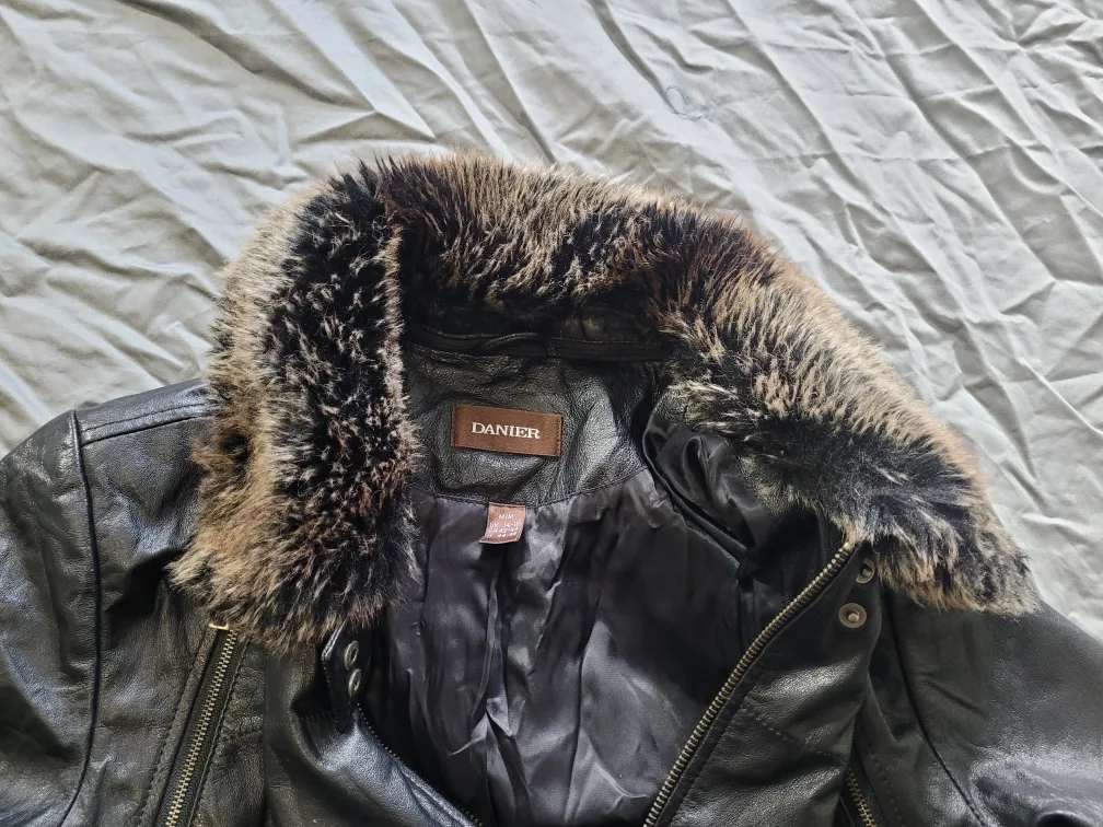 Women's Danier Leather Jacket with Fur Collar - Size M image indicator(4)
