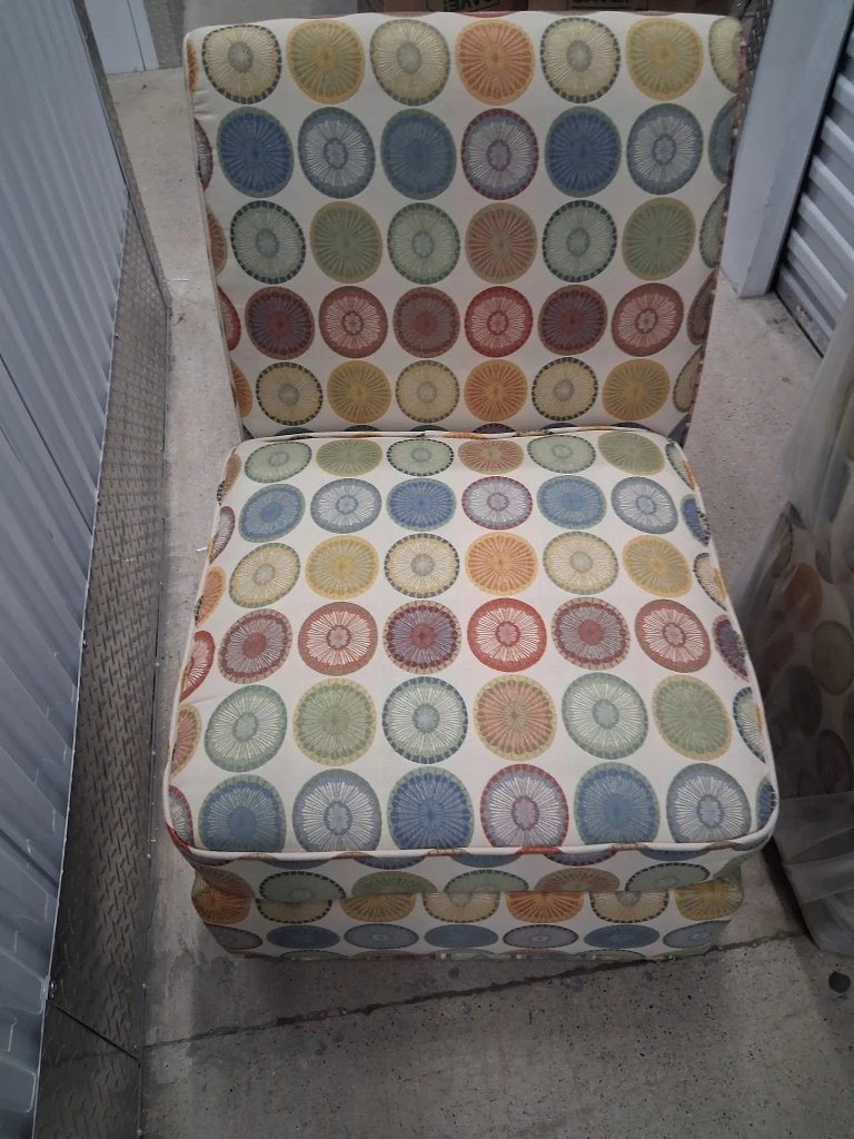chair with 2 piece ottom