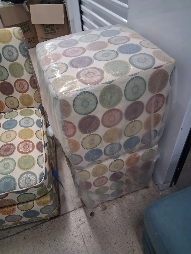 chair with 2 piece ottom - photo 2