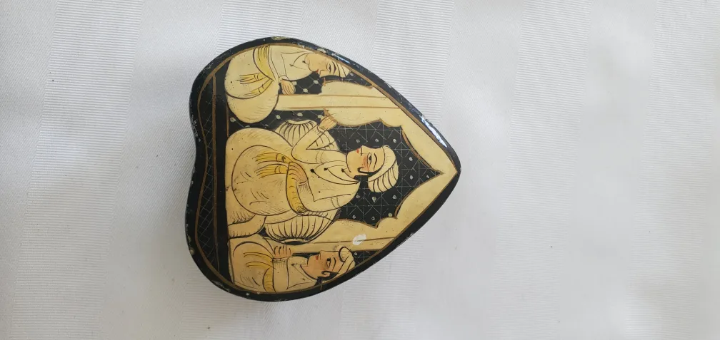 Hand Made Kashmir Heart Shaped Box thumbnail