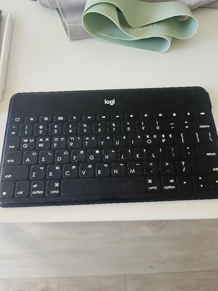 Logitech Keys-To-Go Ultra-Portable Keyboard image indicator(2)