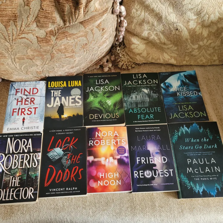 Variety of Fiction Books - Mystery, Thrillers image indicator(2)