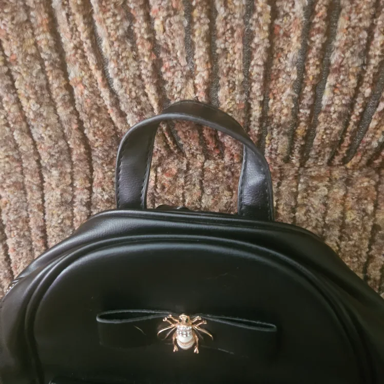 Black and Gold Bumble Bee women backpack image indicator(8)