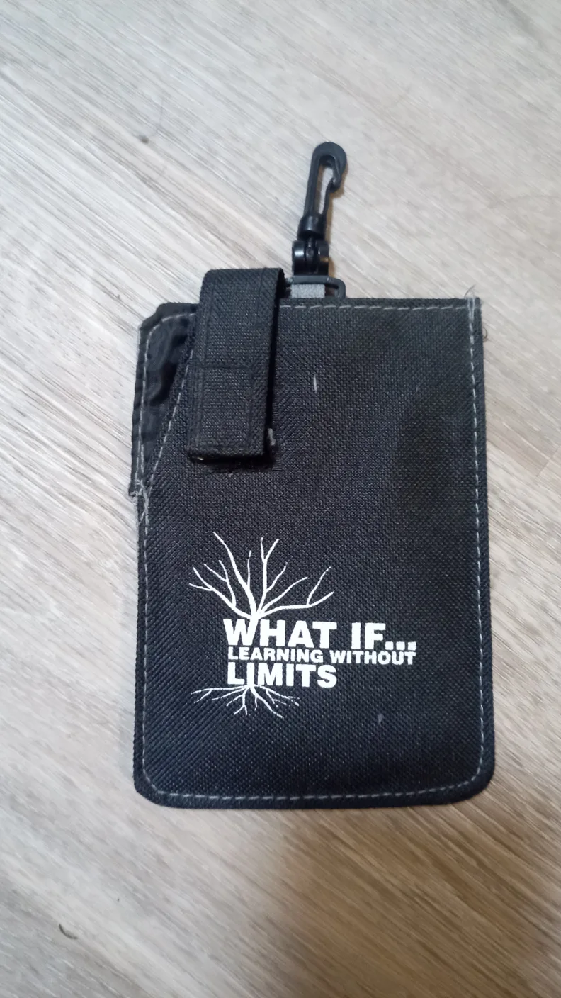Card Holder 🇨🇦 thumbnail