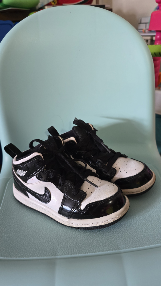 Nike Air Jordan 1 Toddler Shoes - Black & White size 9c - photo 2
