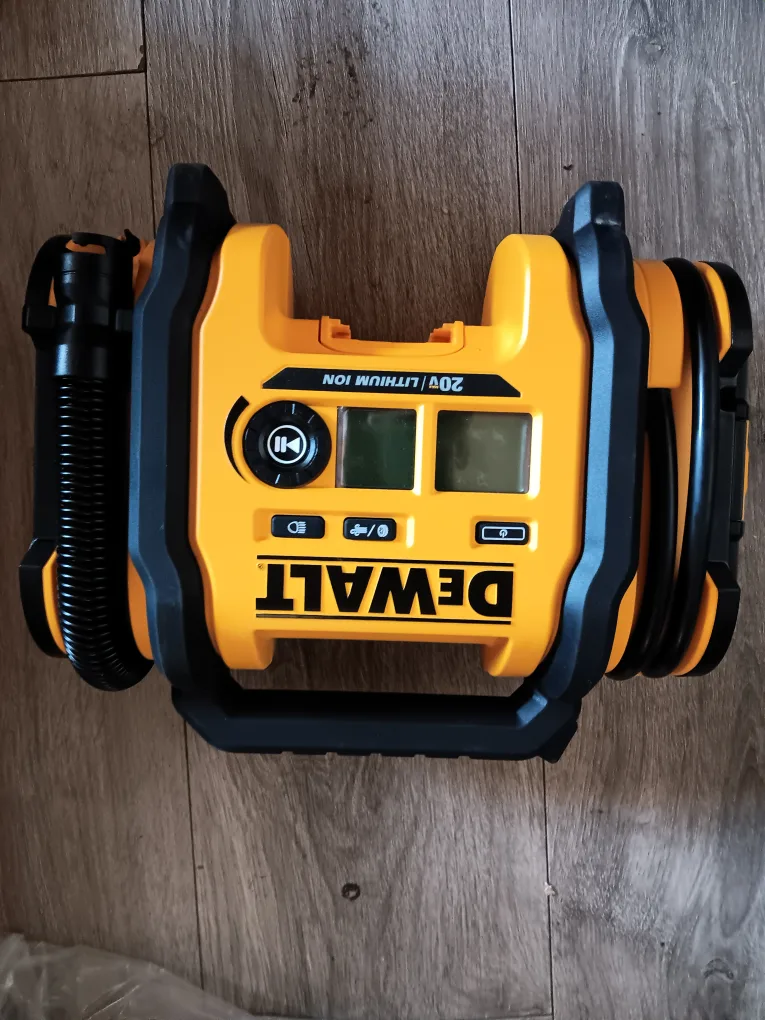 DeWALT 20V Cordless Inflator thumbnail