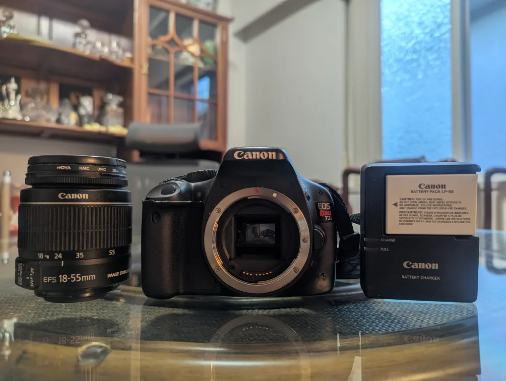 Canon T2i Camera (AMAZING CONDITION)