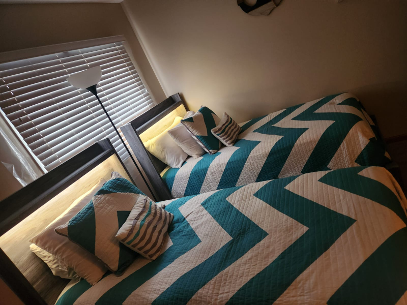 2 Twin Beds & 2 Chest Closets - photo 3