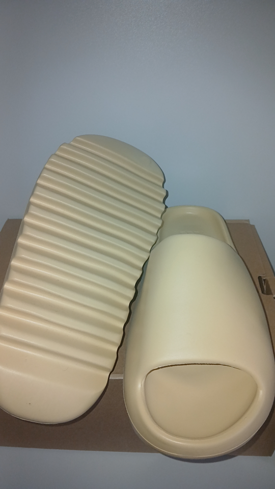 Yeezy Slide Bone (Size 9) - photo 3
