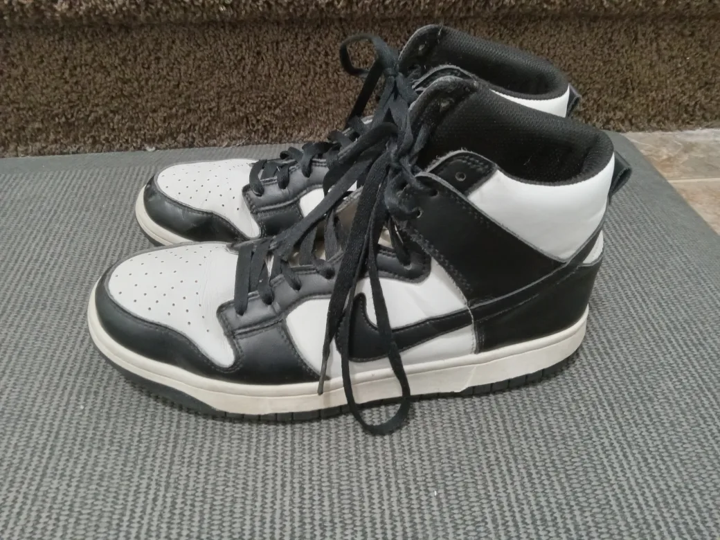 Nike Dunk High Black/White thumbnail
