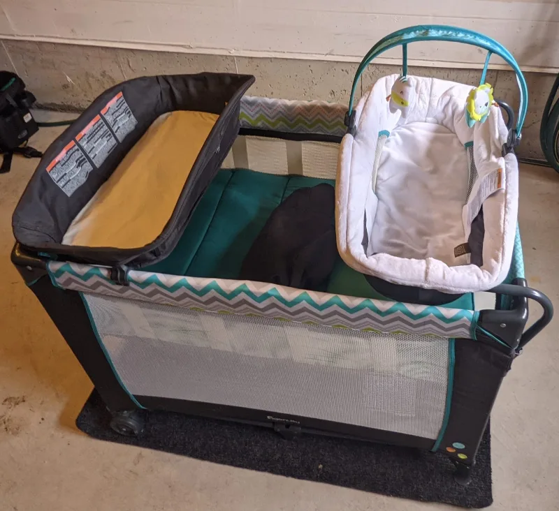 Graco Playard Portable Crib thumbnail