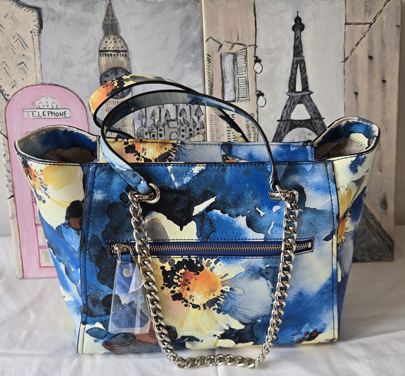 Fashion Large GUESS Multicolor Floral Handbag/Trapeze Bag - photo 2