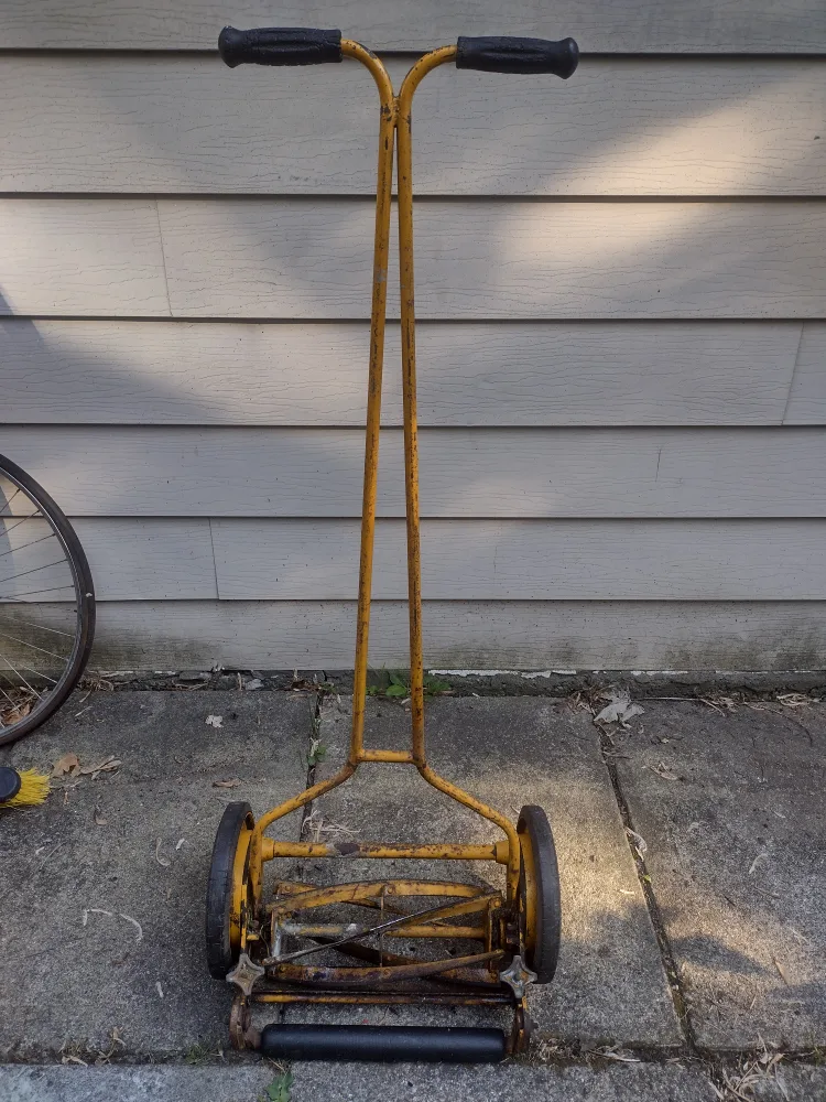 Vintage Gleneaton Ball Bearing Push Mower thumbnail