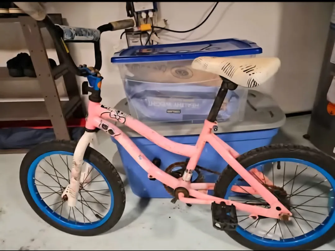 Pink Kids' Bike thumbnail