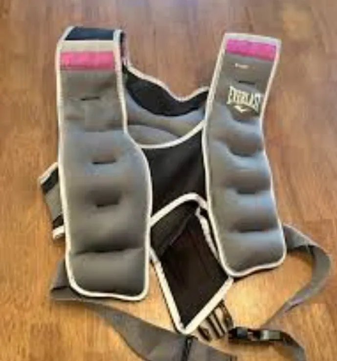 Everlast F.I.T. Adjustable Weighted Vest (10lbs) image indicator(5)