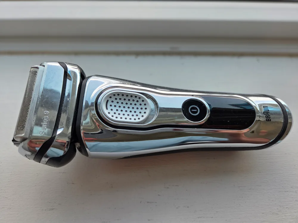 Braun Series 9 Electric Shaver image indicator(3)