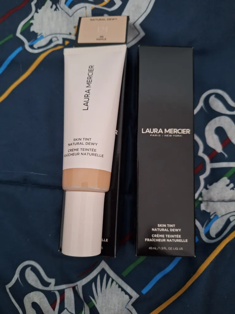 Laura Mercier Skin Tint Natural Dewy 45ml thumbnail