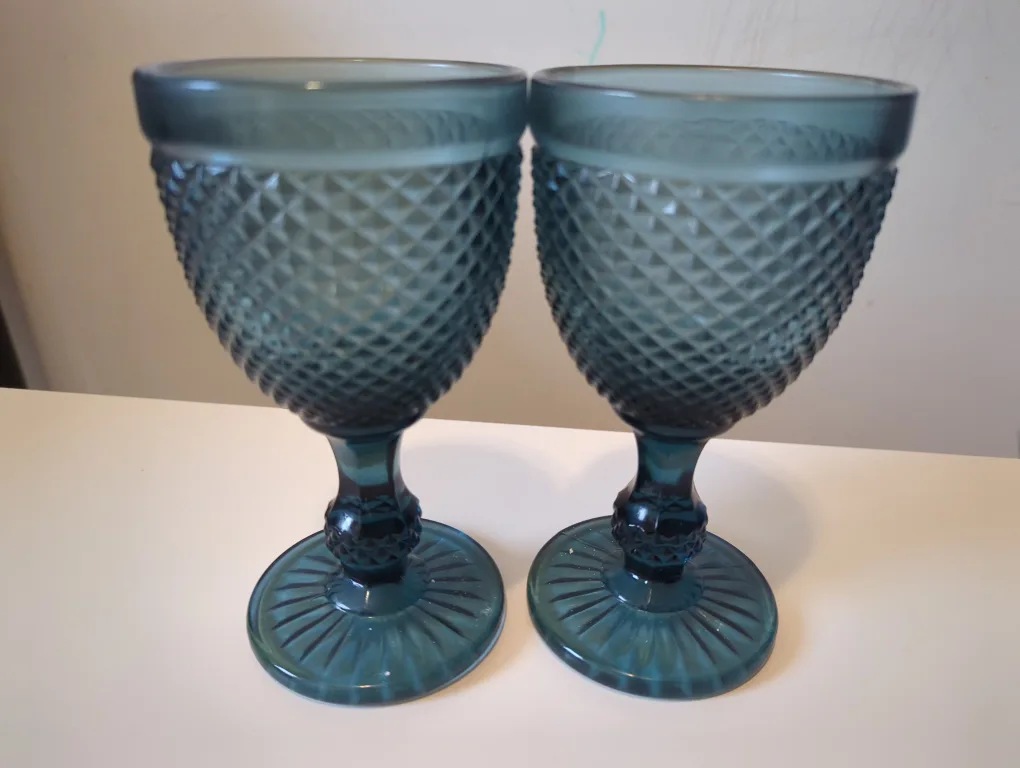 NEW Set of 2 Teal Diamond Pattern Wine Glasses thumbnail