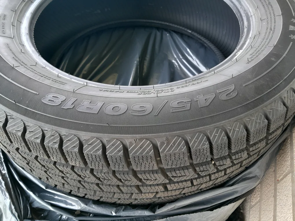245/60R18 Tire thumbnail