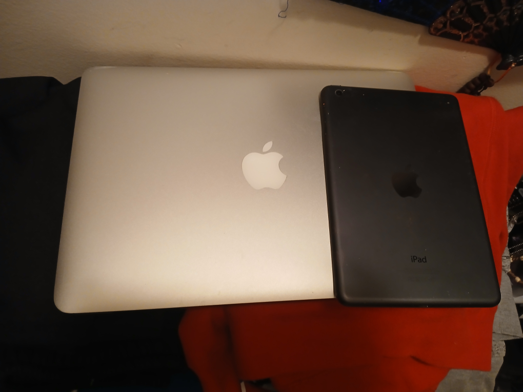 Apple Macbook & iPad - photo 3