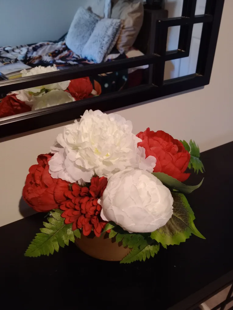 Floral Arrangement - Red & White Flowers image indicator(2)